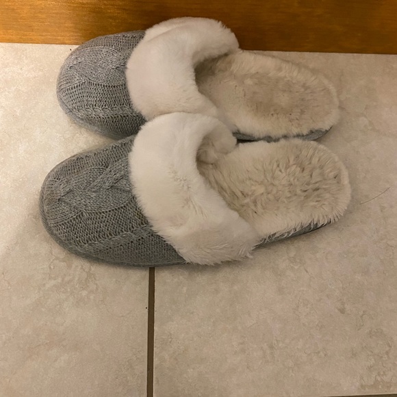 Slippers - Picture 3 of 4